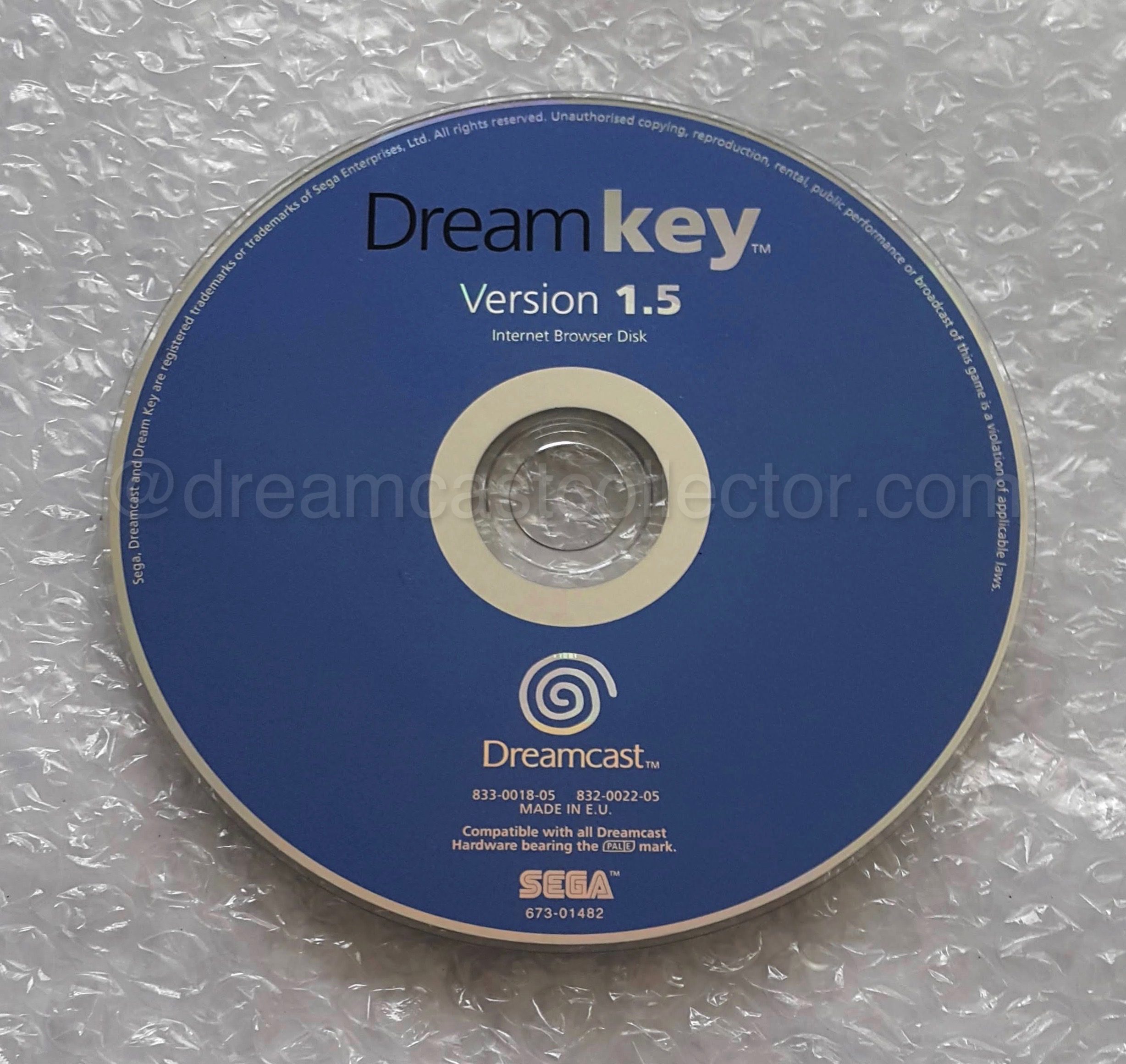 To be completely honest the updated Version 1.5 branding is hardly inspiring and is easily overlooked to stop this situation occurring with the disc SEGA wisely chose a different colour for the disc label which instantly differentiates between releases. The actual design is exactly the same as the previous edition with the version 1. 5 branding having taken the place of both the French & Spanish languages.
