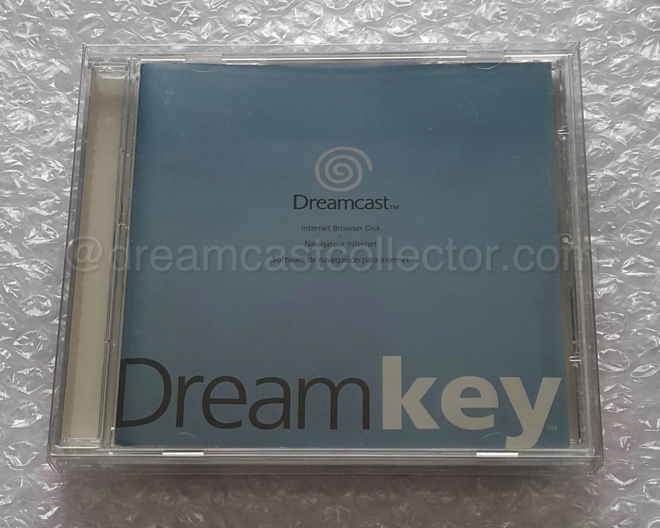 As I've mentioned, I'm at a loss to explain exactly why France received their own DreamKey browsers when the general release allowed online access for French owners. It's clear that whatever the reason SEGA wanted this regional exclusive to be visually unique compared to more common release hence the metallic blue colour scheme employed for this release.