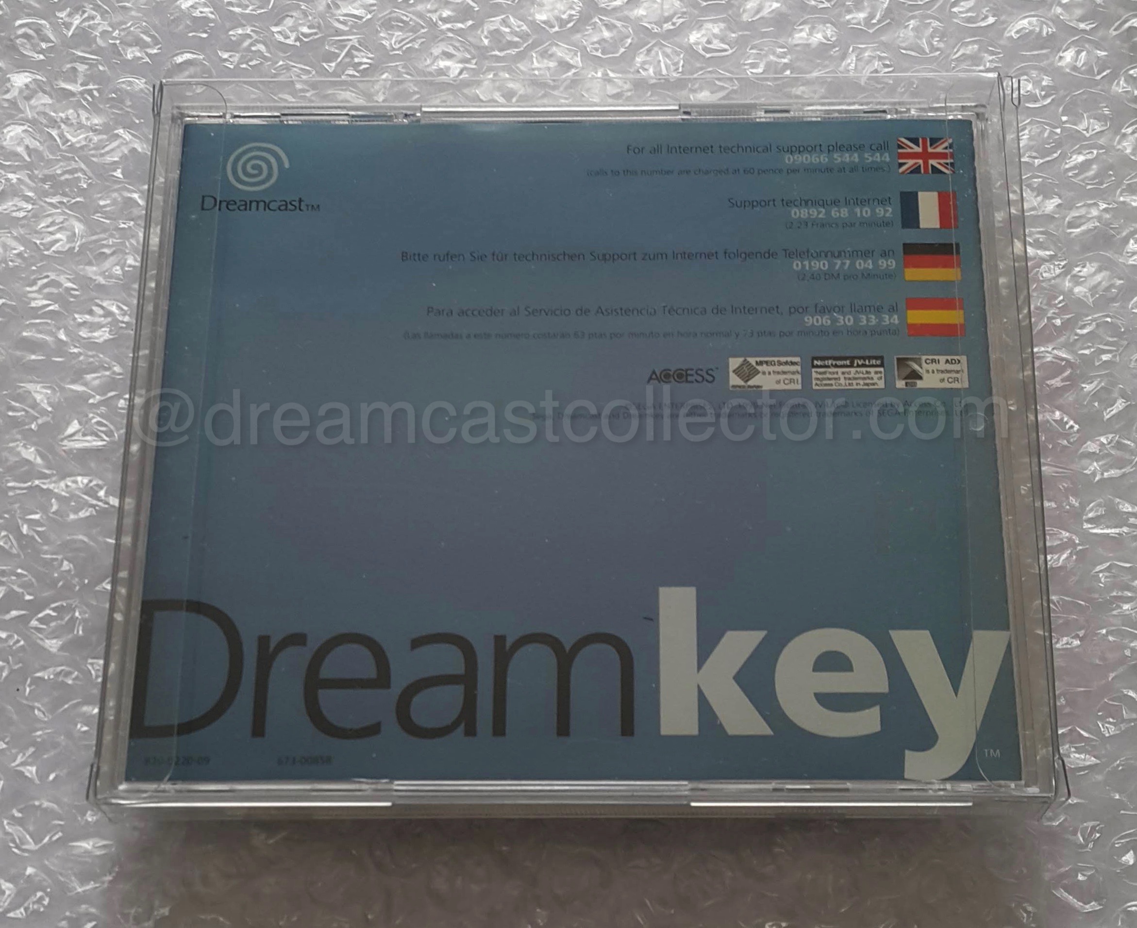 The rear of this edition apart from the change from white to metallic blue is exactly the same as the previously documented generic European DreamKey. I have to admit with the change in colour it appears more uniform in design being similar to the European Dreamcast’s packaging.